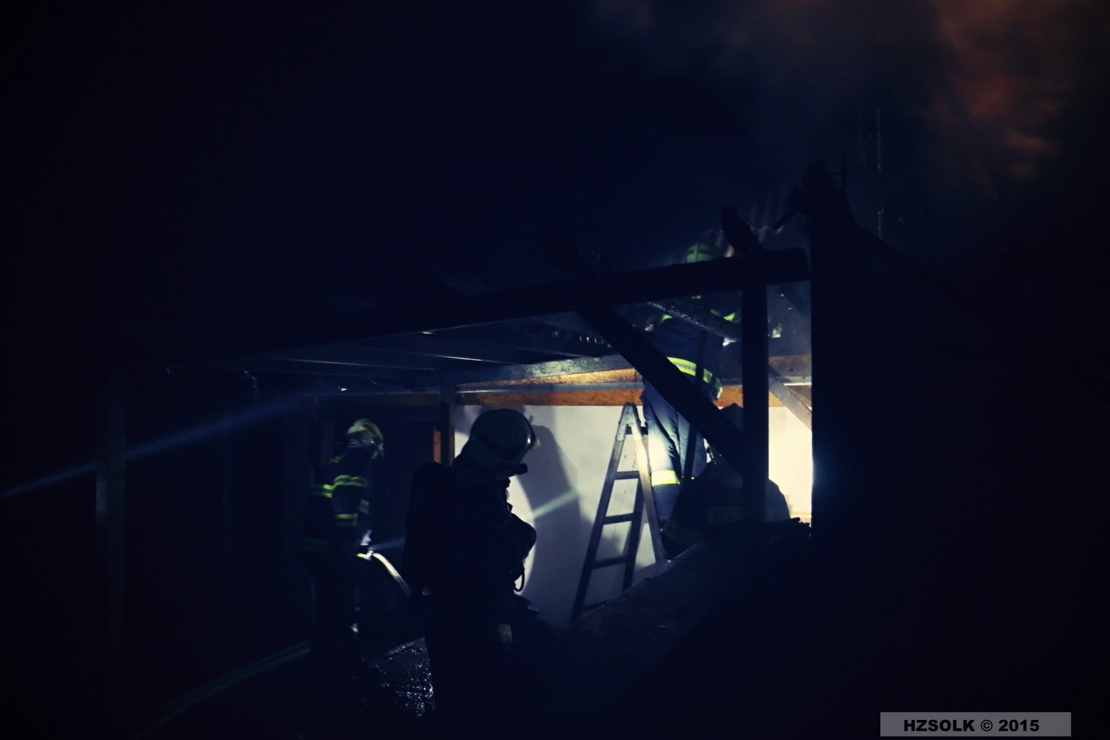 6 P_NB_11-1-2015 Požár budovy a garáží Střížov, Drahanovice (26).JPG