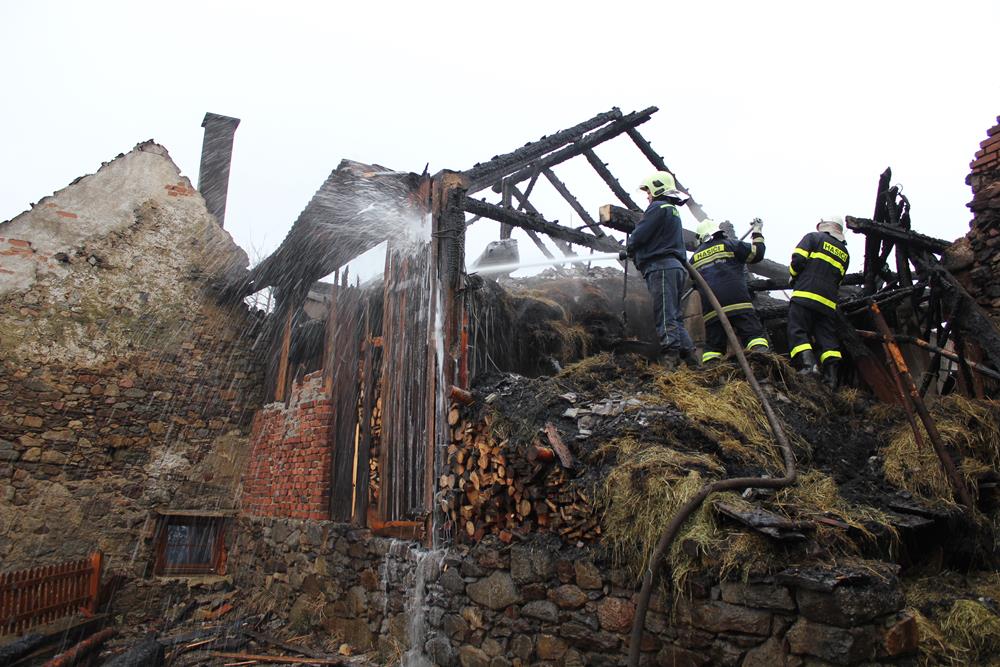 6 Požár domu, Horní Nakvasovice - 22. 3. 2015 (6).jpg