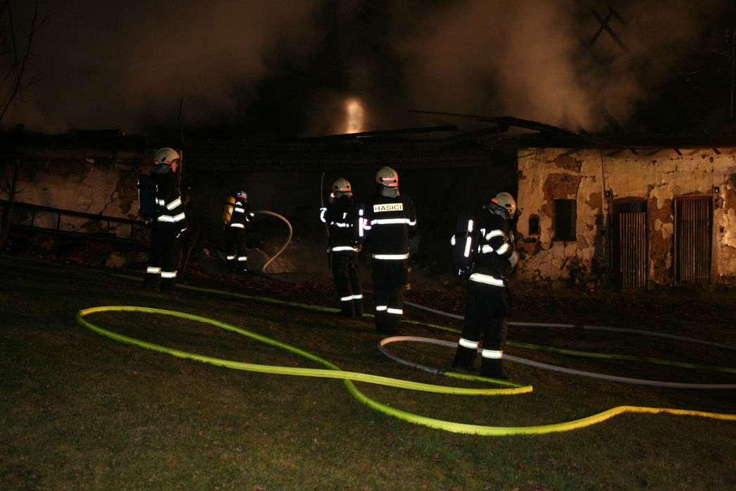 6 Požár stodoly, Dolní Lhota - 26. 12. 2013 (3).JPG