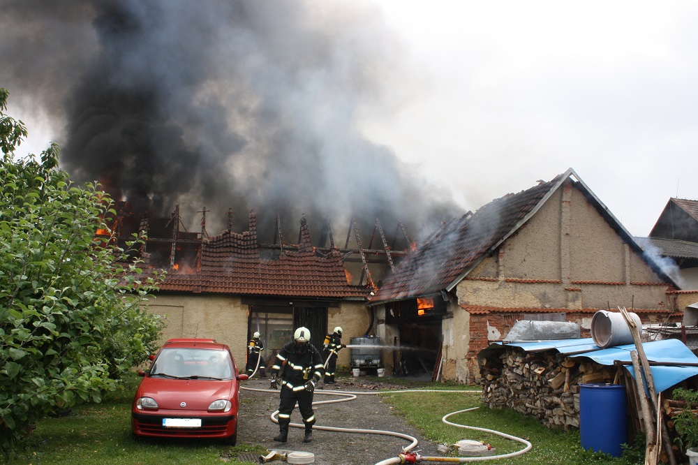 6 Požár stodoly, Munice - 11. 7. 2014 (8).JPG