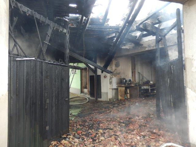 6 Požár střechy, Újezdec - 2. 3. 2016 (8).jpg