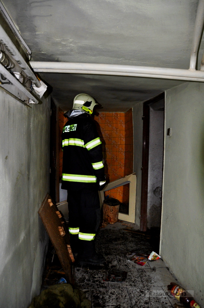 7 2-12-2013 Požár s výbuchem v RD Loštice (7).JPG