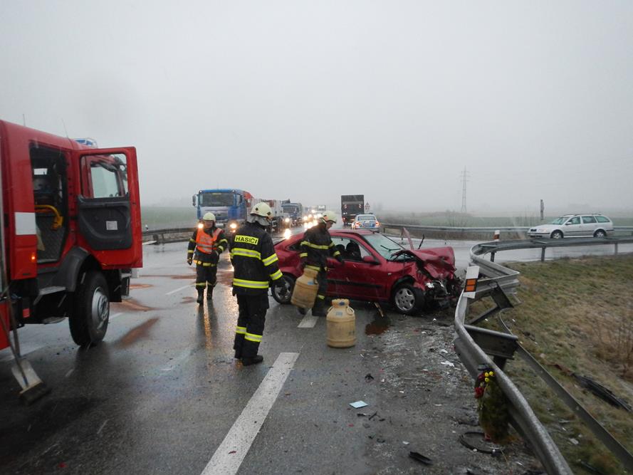 7 Dopravní nehoda 2 OA, Veselí nad Lužnicí - 31. 3. 2015 (2).JPG