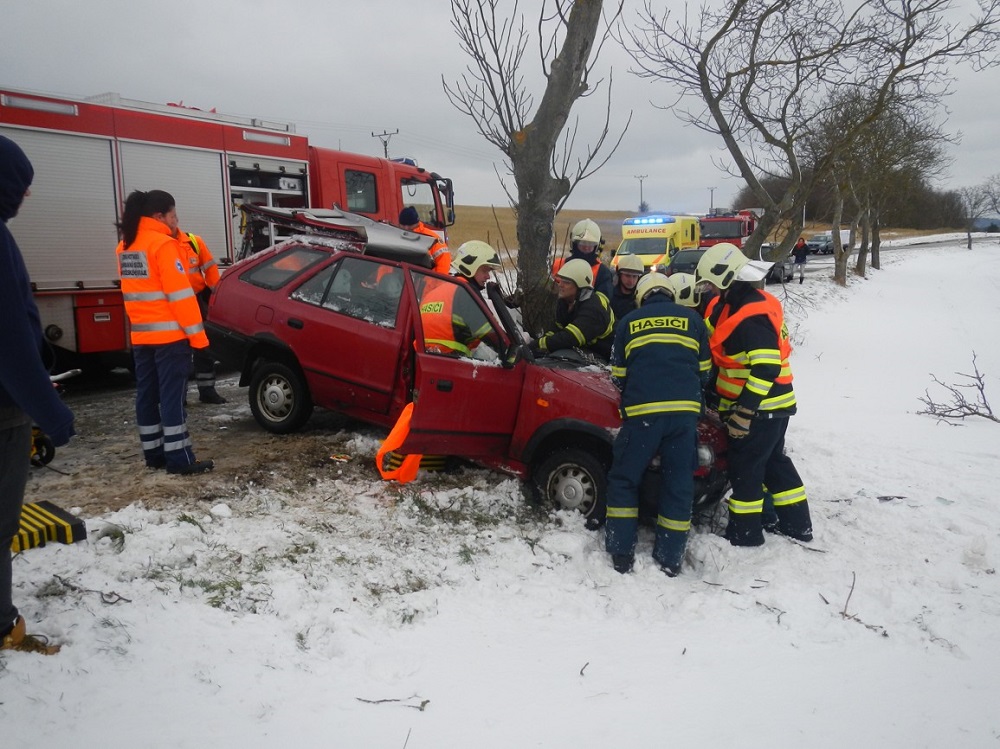 7 Dopravní nehoda OA, Petrovice - 5. 1. 2015 (2).JPG