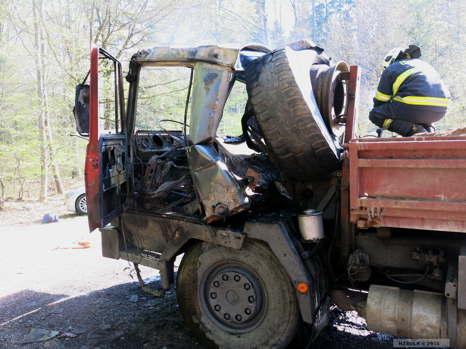 7 P_DP_24-4-2015 Požár nákladní vozidlo Tatra - Dolany směr Jívová (5).JPG