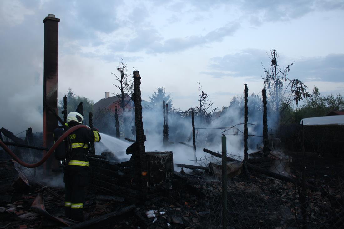 7 Požár chatky, Opatovice - 1. 9. 2015 (2).JPG