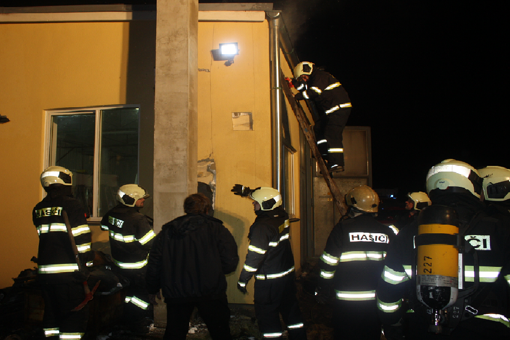 7 Požár izolace domu, Vráto - 9. 12. 2014 (2).png