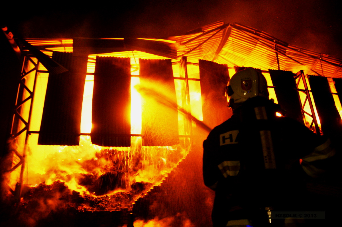 8 5-11-2013 POŽÁR HALY BRODEK U PROSTĚJOVA - SKLAD SLÁMY (16).JPG