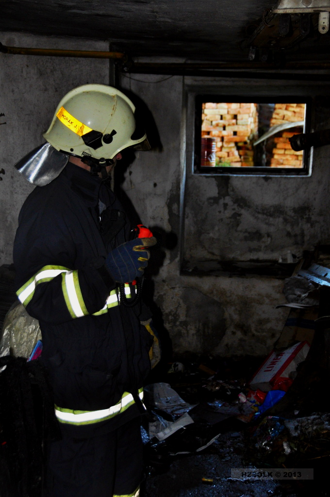 8 2-12-2013 Požár s výbuchem v RD Loštice (8).JPG