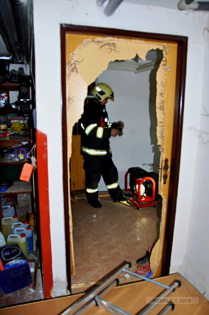 8 20-11-2013 Exploze v rodinném domku Příkazy (16).JPG