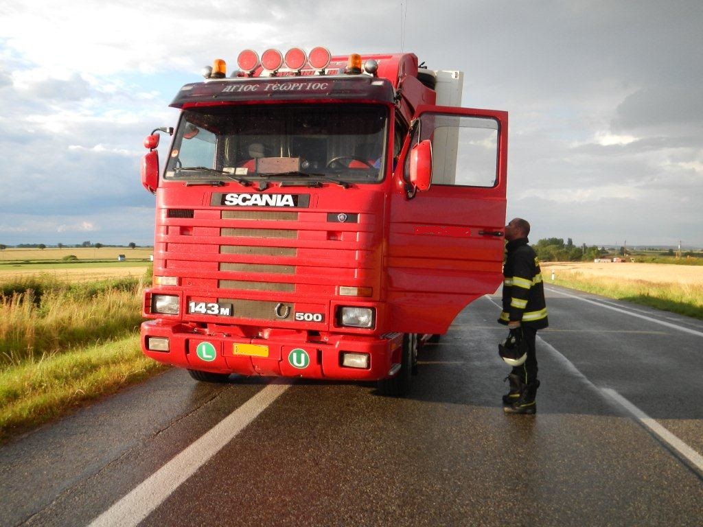 8 Dopravní nehoda 2 OA a NA, Bošilec - 5. 7. 2014 (3).jpg