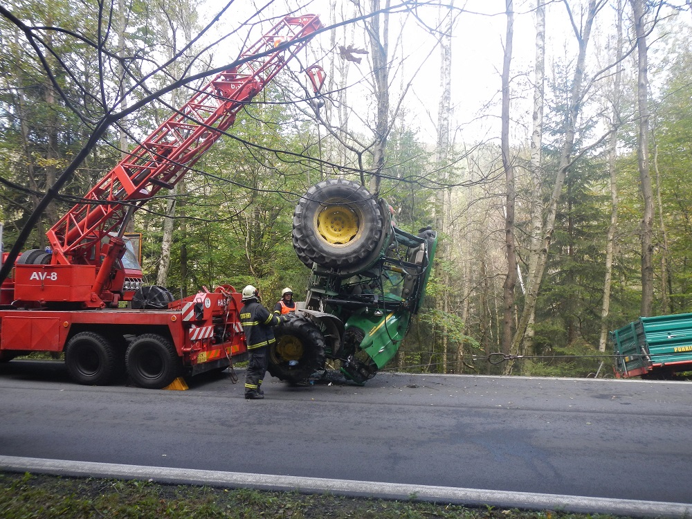 8 Dopravní nehoda traktoru, Loučovice - 30. 9. 2014 (8).jpg