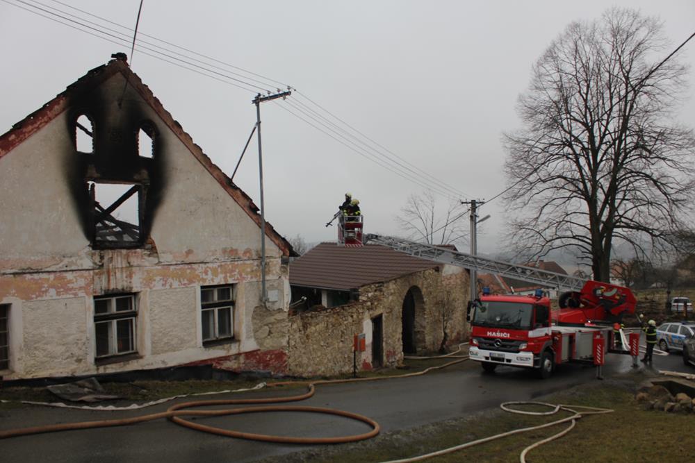 8 Požár domu, Horní Nakvasovice - 22. 3. 2015 (8).jpg