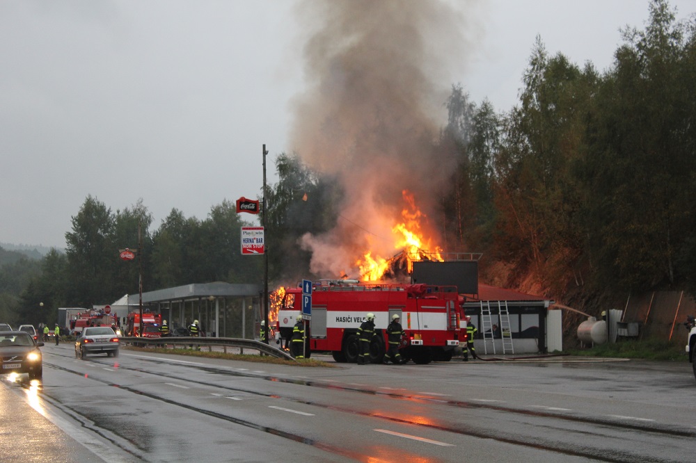 8 Požár motorestu, Dolní Dvořiště - 2. 9. 2014 (13).jpg