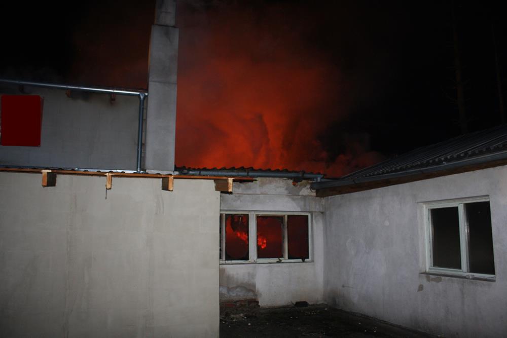 8 Požár truhlárny, Haklovy Dvory - 6. 2. 2015 (3).JPG