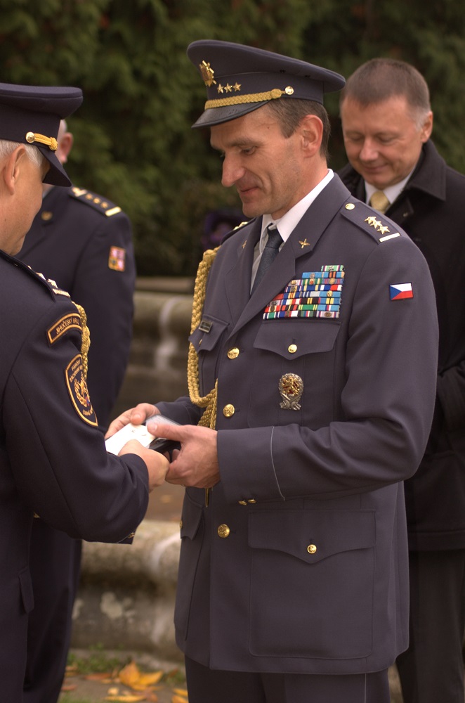 8 Slavnostní slib a předání medailí, Hluboká nad Vltavou - 15. 10. 2014 (8).jpg