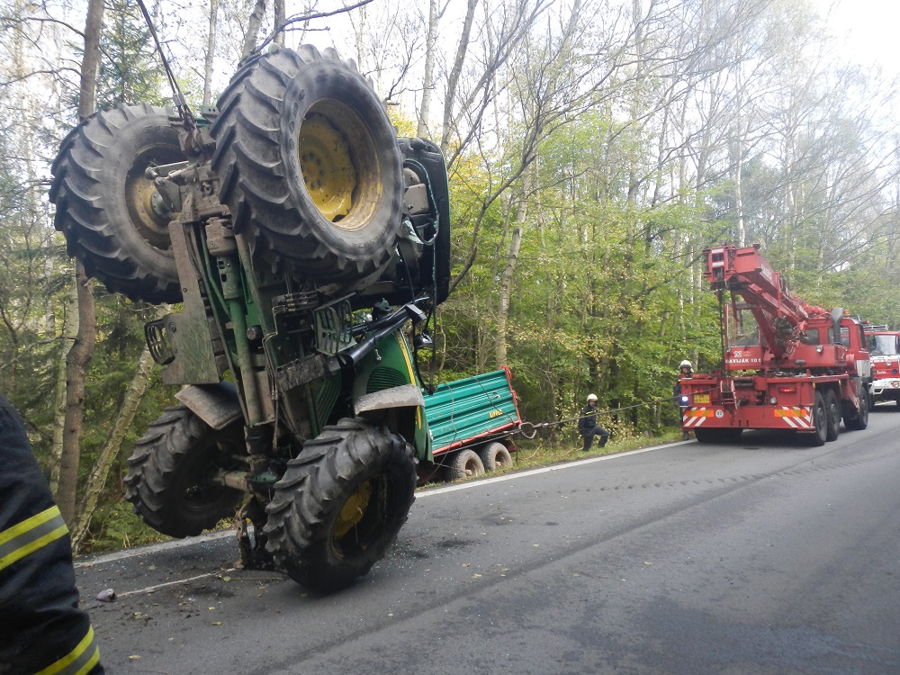 9 Dopravní nehoda traktoru, Loučovice - 30. 9. 2014 (9).jpg