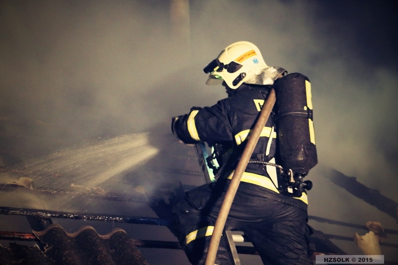 9 P_NB_11-1-2015 Požár budovy a garáží Střížov, Drahanovice (17).JPG