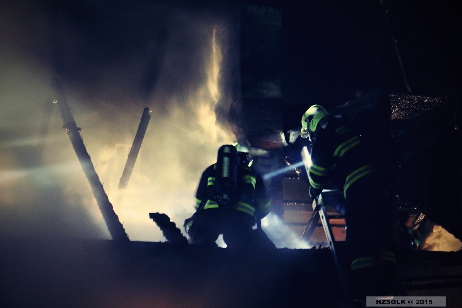 9 P_NB_11-1-2015 Požár budovy a garáží Střížov, Drahanovice (29).JPG