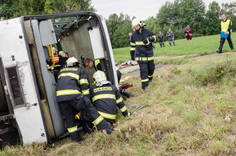 Cvičení havárie autobusu (8).jpg