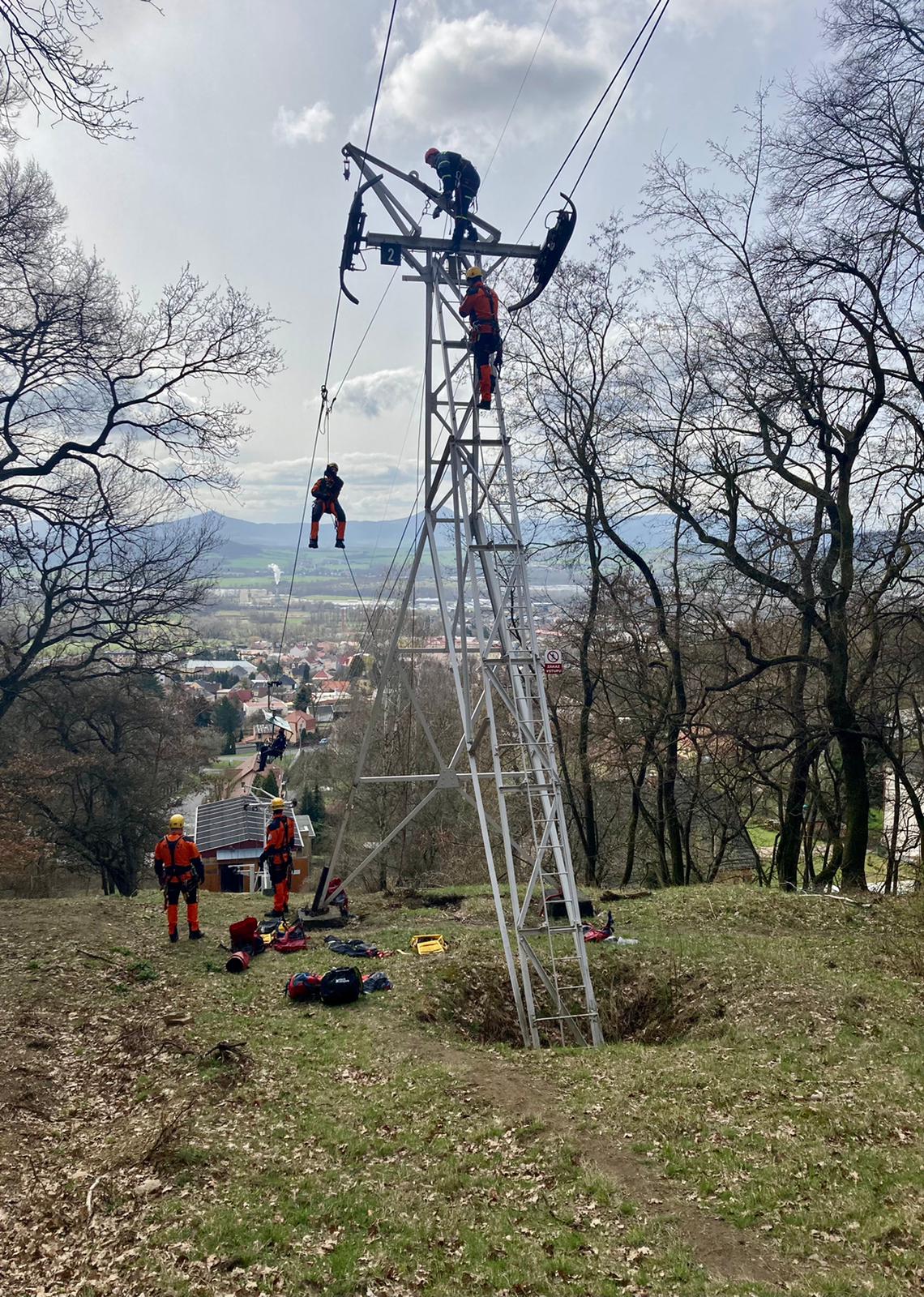 Cvičení lezecká skupina (1).jpg