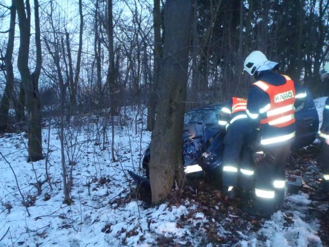 K nehodě u Slatiňan byl přivolán vrtulník Letecké záchranné služby