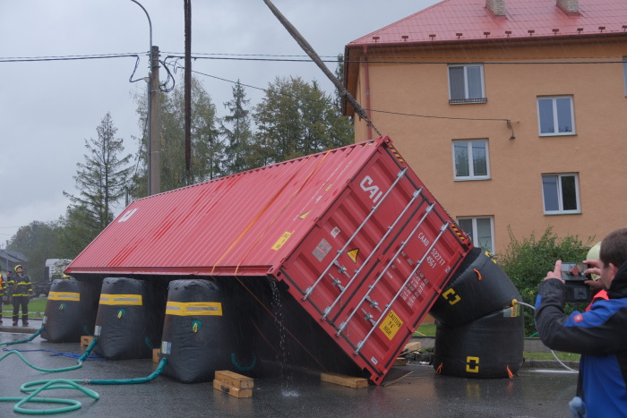 DN_MANvyprostenikontejnerTrojanovice (24).JPG