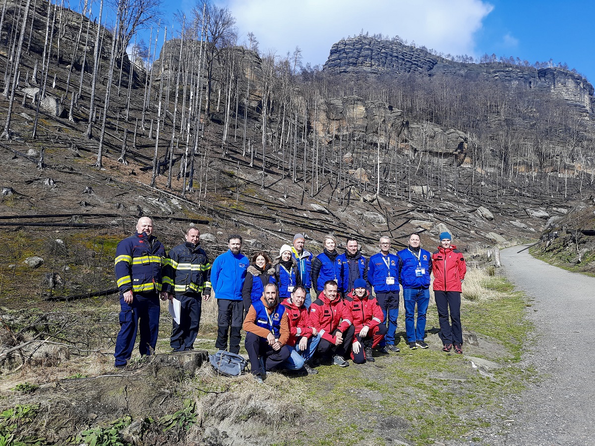 Devítičlenná delegace Wildfires Advisory Mission složená ze sedm expertů na lesní požáry ze Španělska, Francie, Rakouska a Finska a dva styční důstojníci ze Střediska pro koordinaci odezvy na mimořádné události (ERCC)