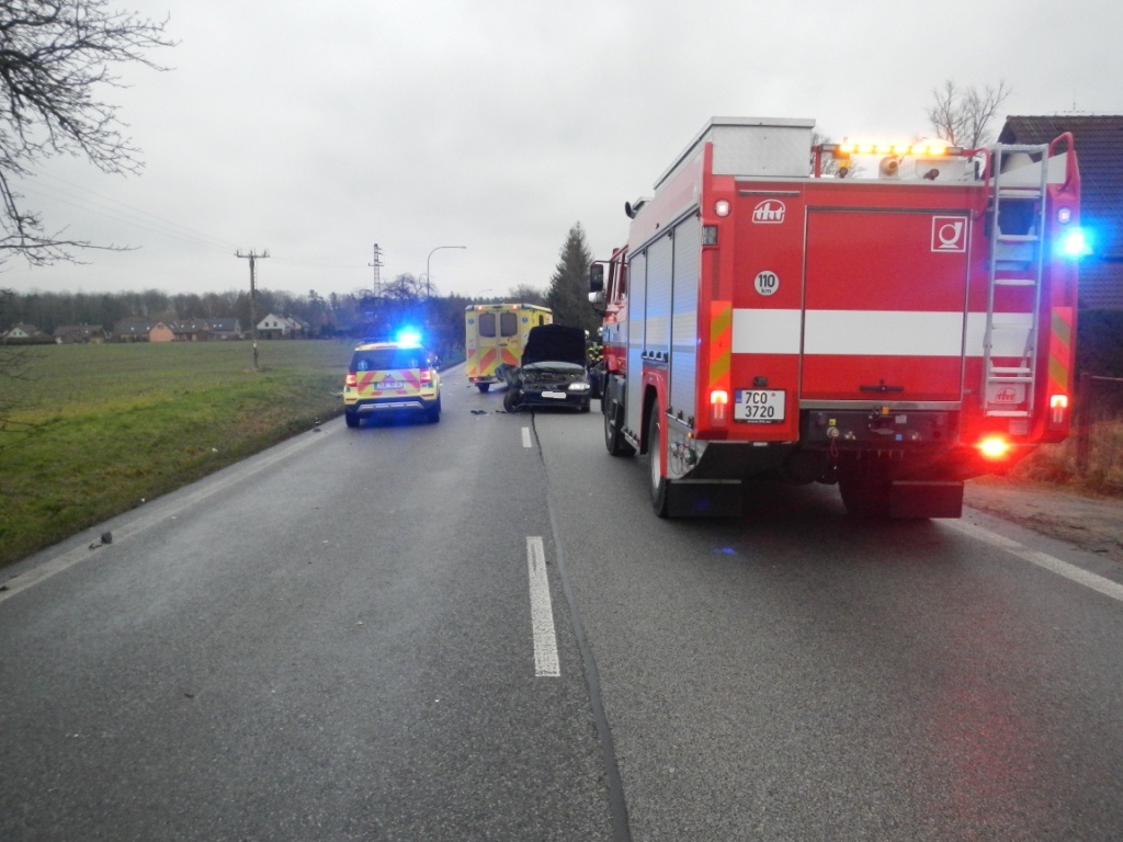 Dopravní nehoda 2 OA, Třeboň - 9. 12. 2020 (2).JPG