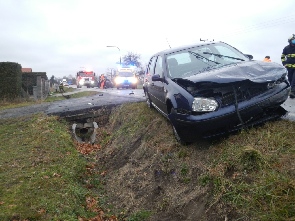 Dopravní nehoda 2 OA, Třeboň - 9. 12. 2020 (4).JPG