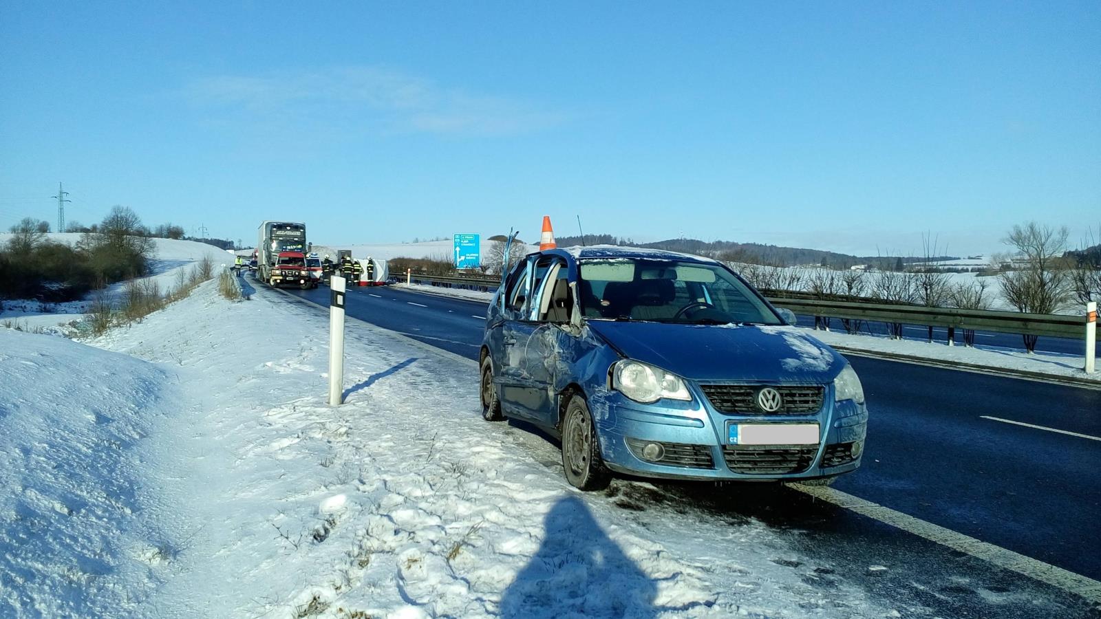 Dopravní nehoda 2 OA a NA, Drhovle - 6. 1. 2017 (1).jpg