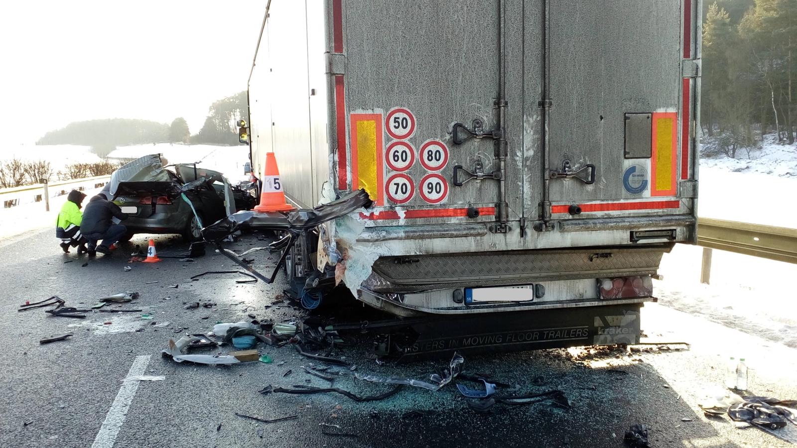 Dopravní nehoda 2 OA a NA, Drhovle - 6. 1. 2017 (2).jpg