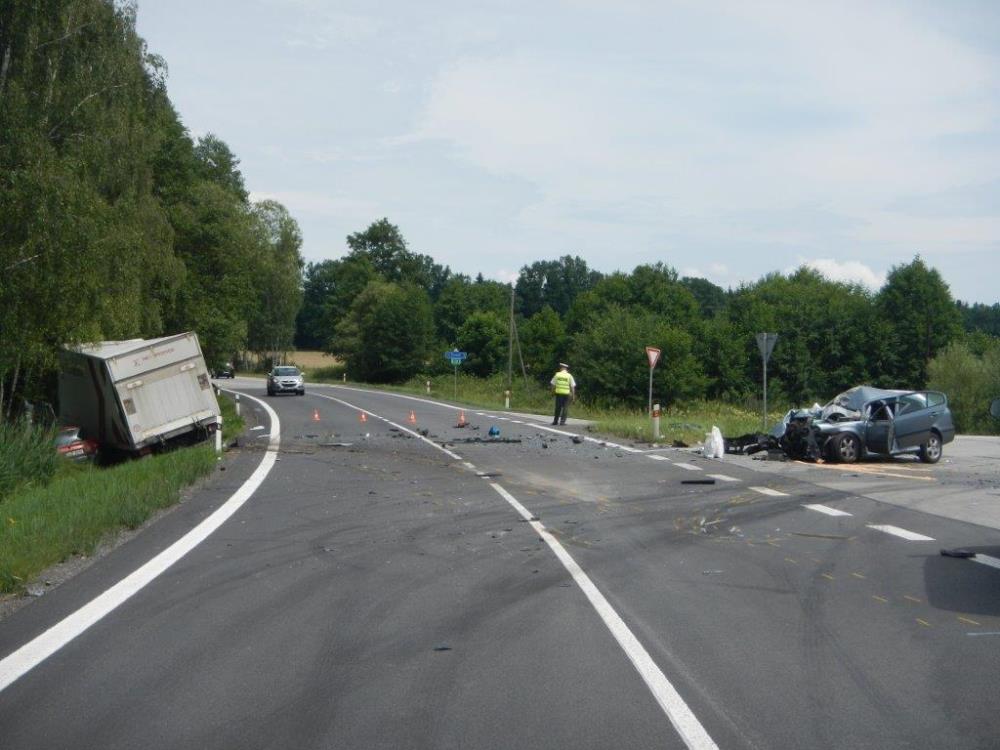 Dopravní nehoda 2 OA a NA, Jarošov nad Nežárkou - 30. 6. 2016 (13).jpg