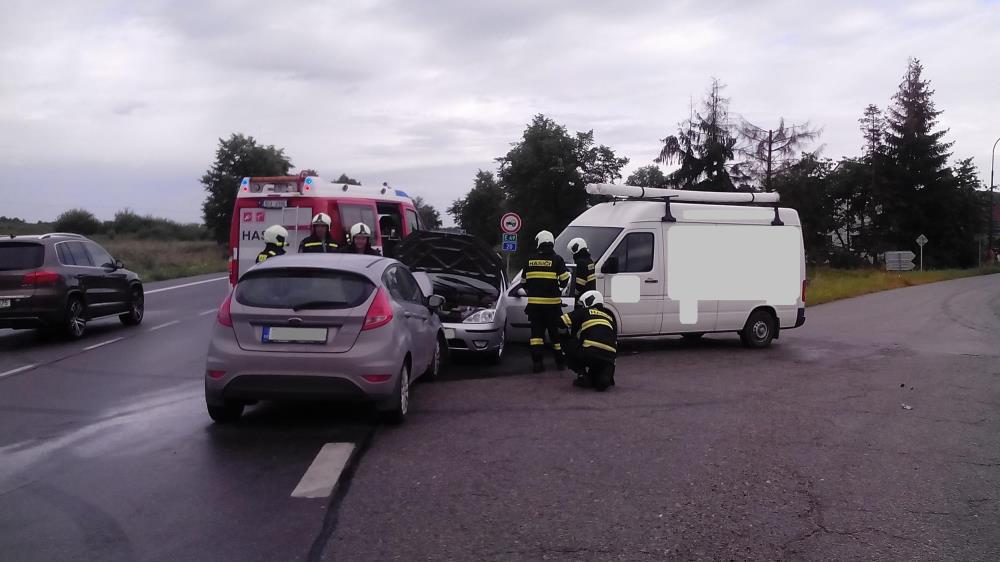 Dopravní nehoda 2 OA a dodávka, Pištín - 13. 7. 2016 (2).jpg