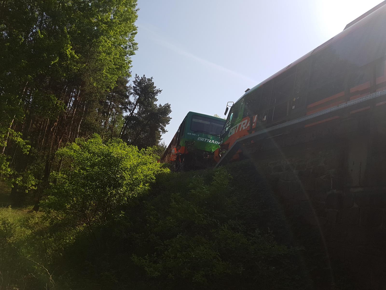 Dopravní nehoda 2 vlaky, Mříč - 3. 5. 2018 (14).jpg