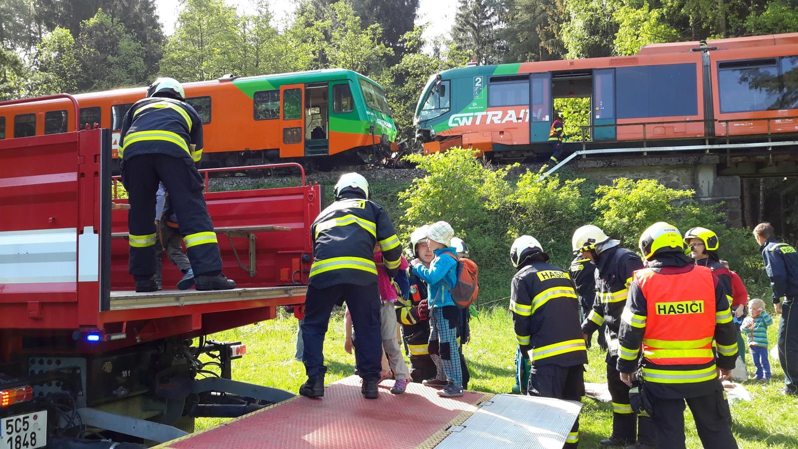 Dopravní nehoda 2 vlaky, Mříč - 3. 5. 2018 (6).jpg