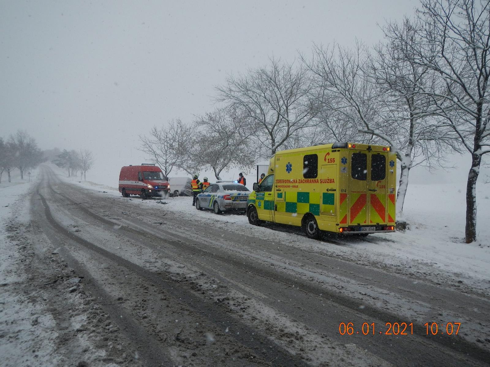 Dopravní nehoda 3 OA, Němčice - 6. 1. 2021 (5).JPG