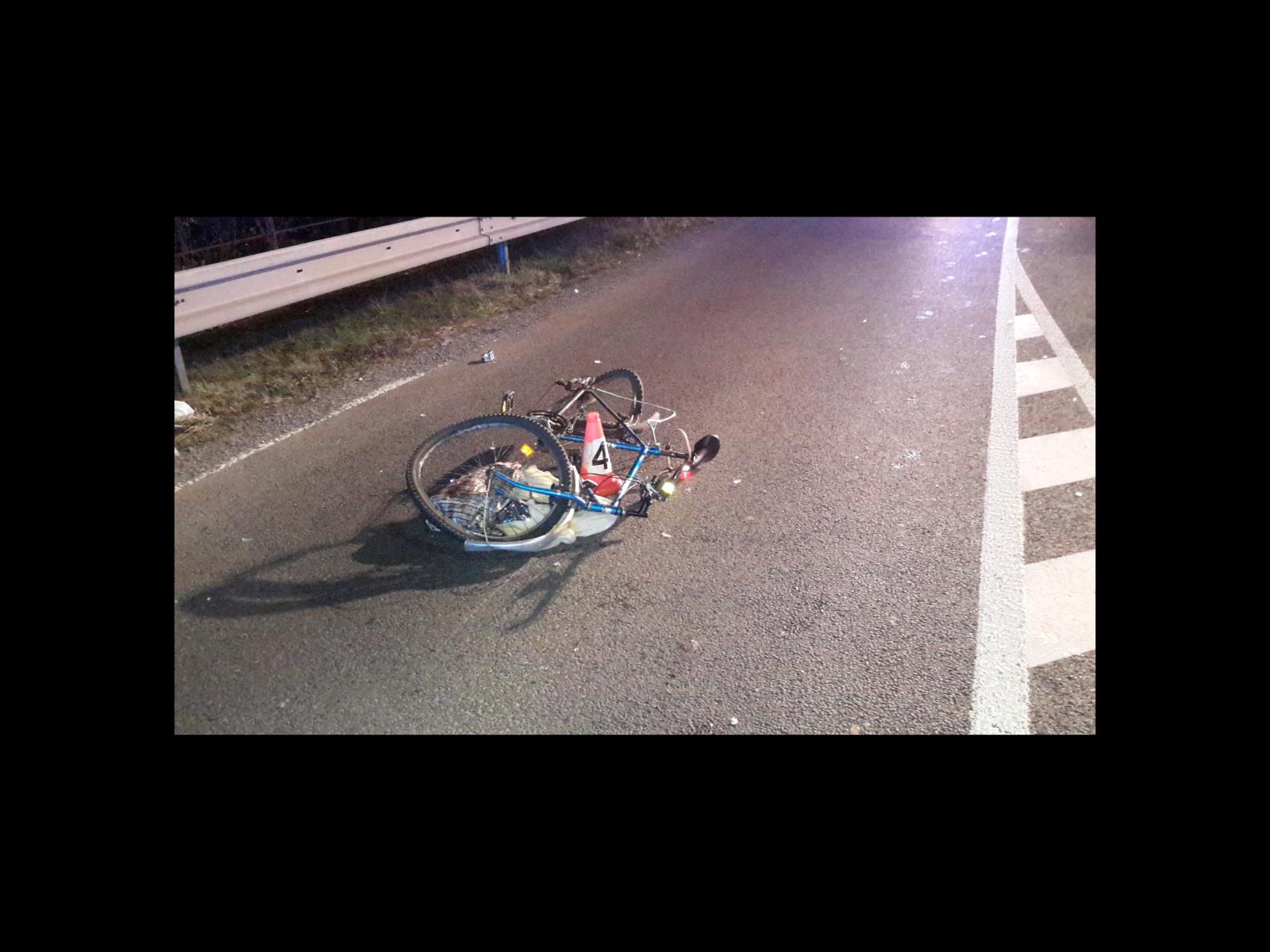 Dopravní nehoda 3 OA a cyklista, Protivín - 24. 3. 2017 (6).jpg