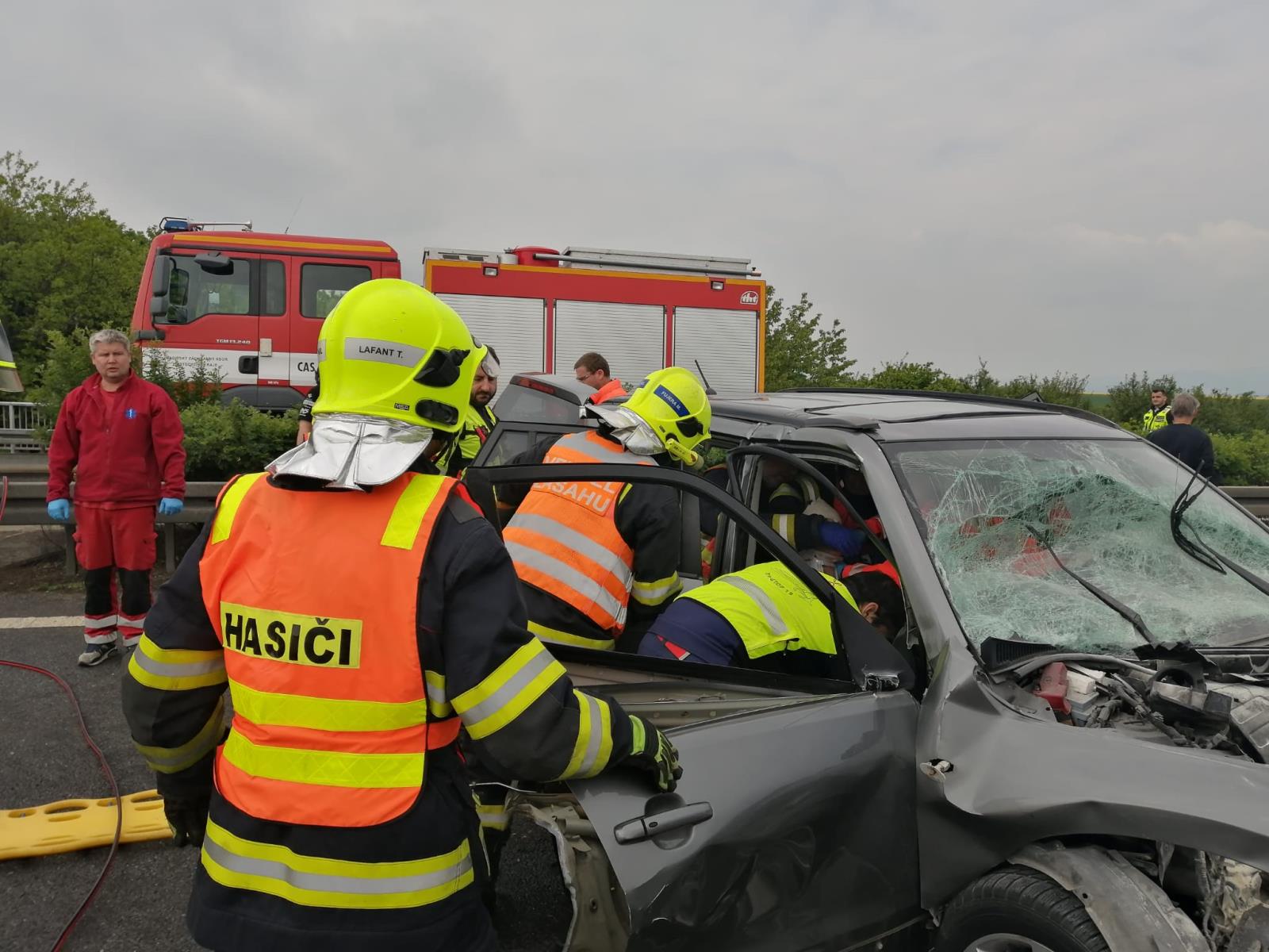 Dopravní nehoda D8 Rochov (3).jpg