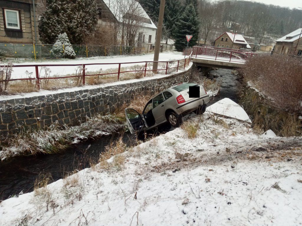 Dopravní nehoda Dolní Podluží (1).jpg