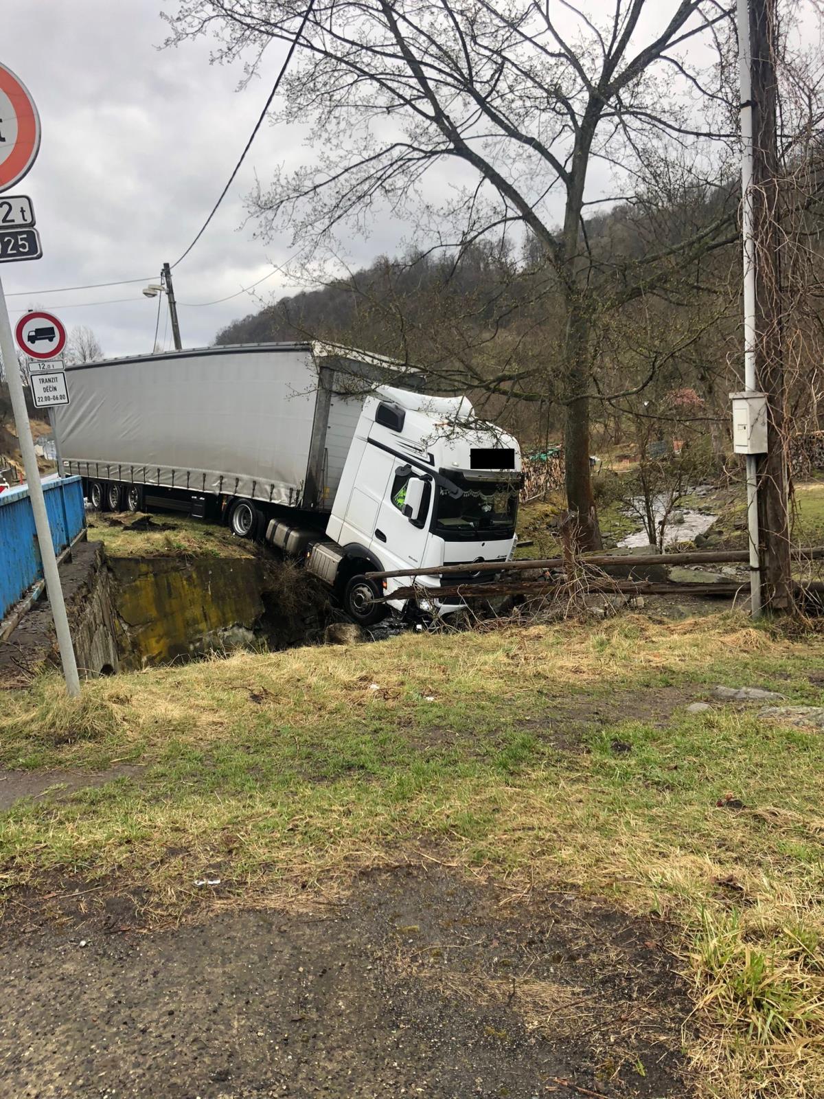 Dopravní nehoda Františkov nad Ploučnicí (1).jpg