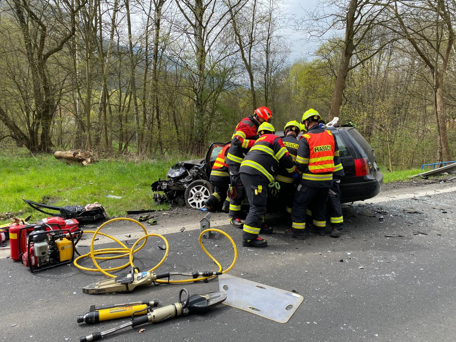 Dopravní nehoda Malá Veleň (1).jpg
