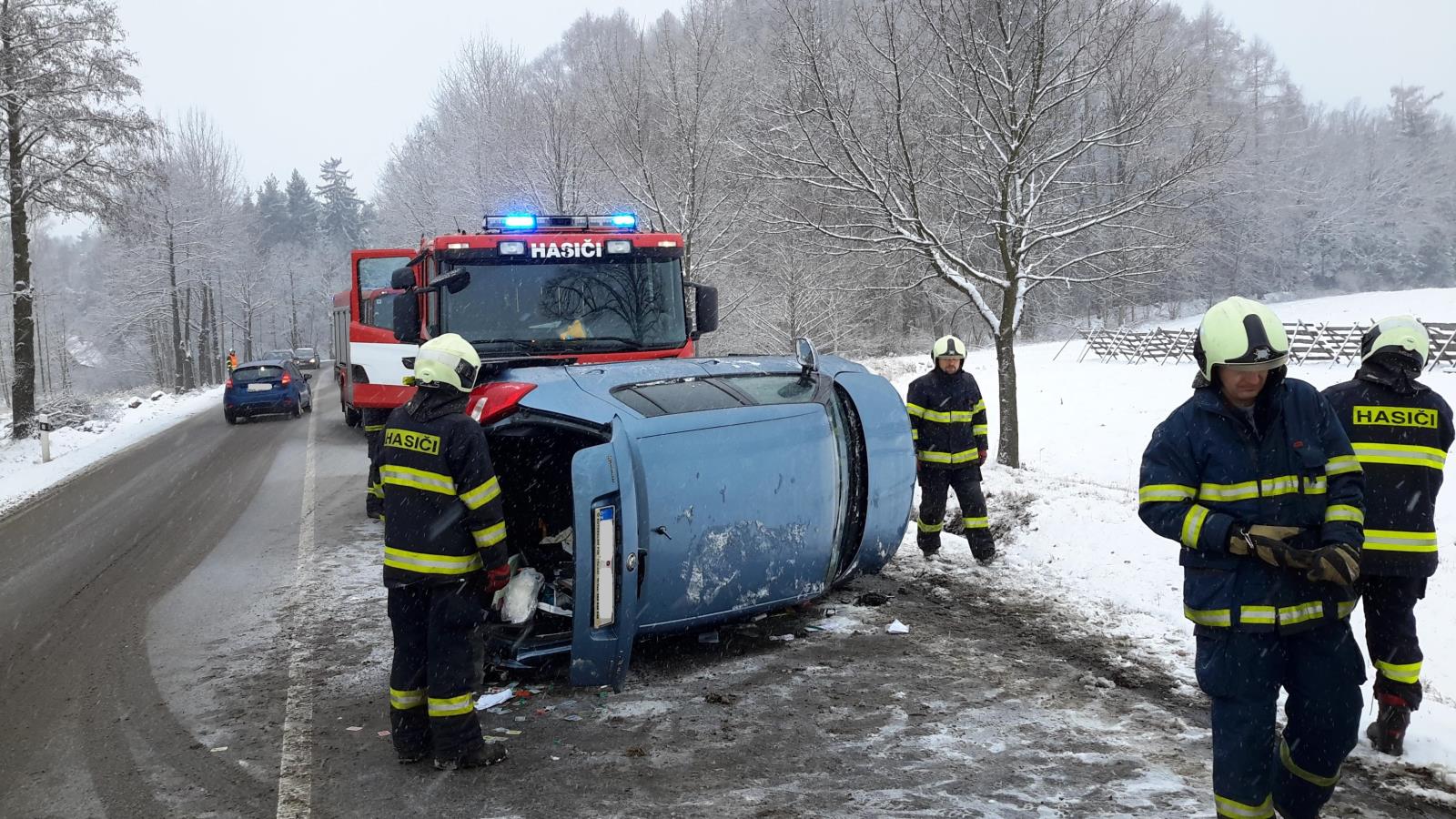 Dopravní nehoda OA, Lišov - 21. 1. 2018 (1).jpg