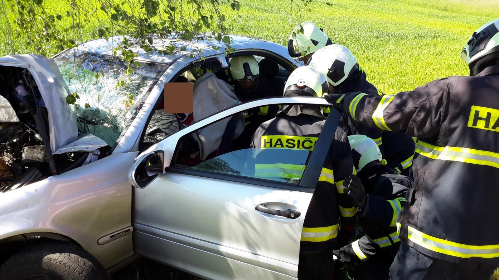 Dopravní nehoda OA, Lišov - 28. 5. 2017 (2).jpg