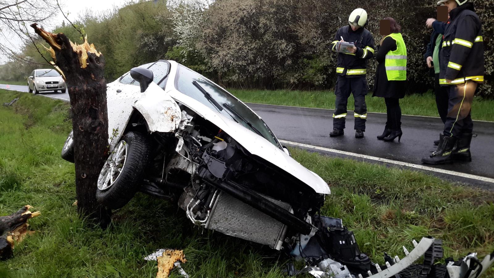 Dopravní nehoda OA, Olešník - 27. 4. 2017 (1).jpg