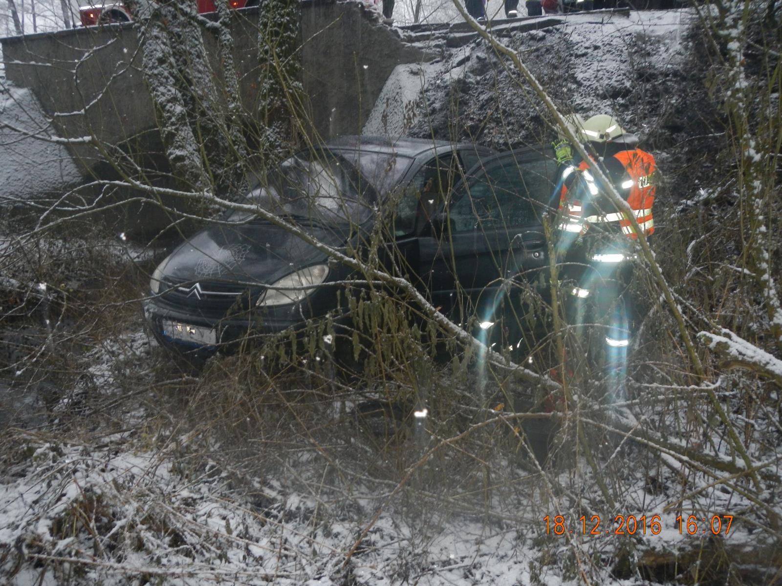 Dopravní nehoda OA, Šebířov - 18. 12. 2016 (3).JPG