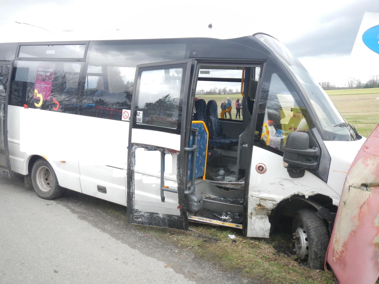 Dopravní nehoda OA a bus, Staré Sedlo - 6. 3. 2020 (2).JPG