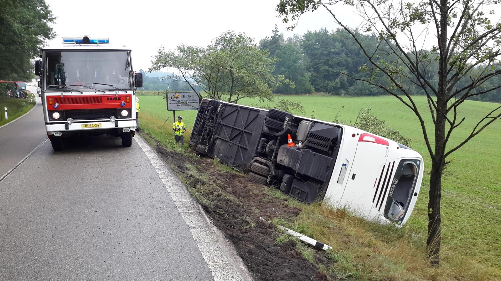 Dopravní nehoda autobusu, Horní Bolíkov - 27. 7. 2017 (2).jpg