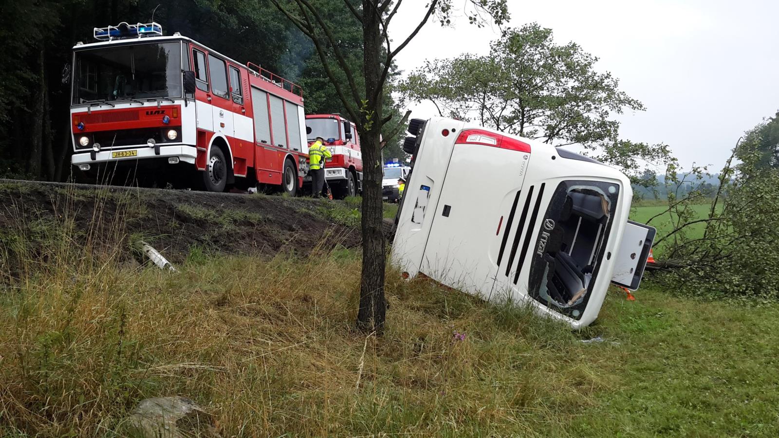 Dopravní nehoda autobusu, Horní Bolíkov - 27. 7. 2017 (3).jpg