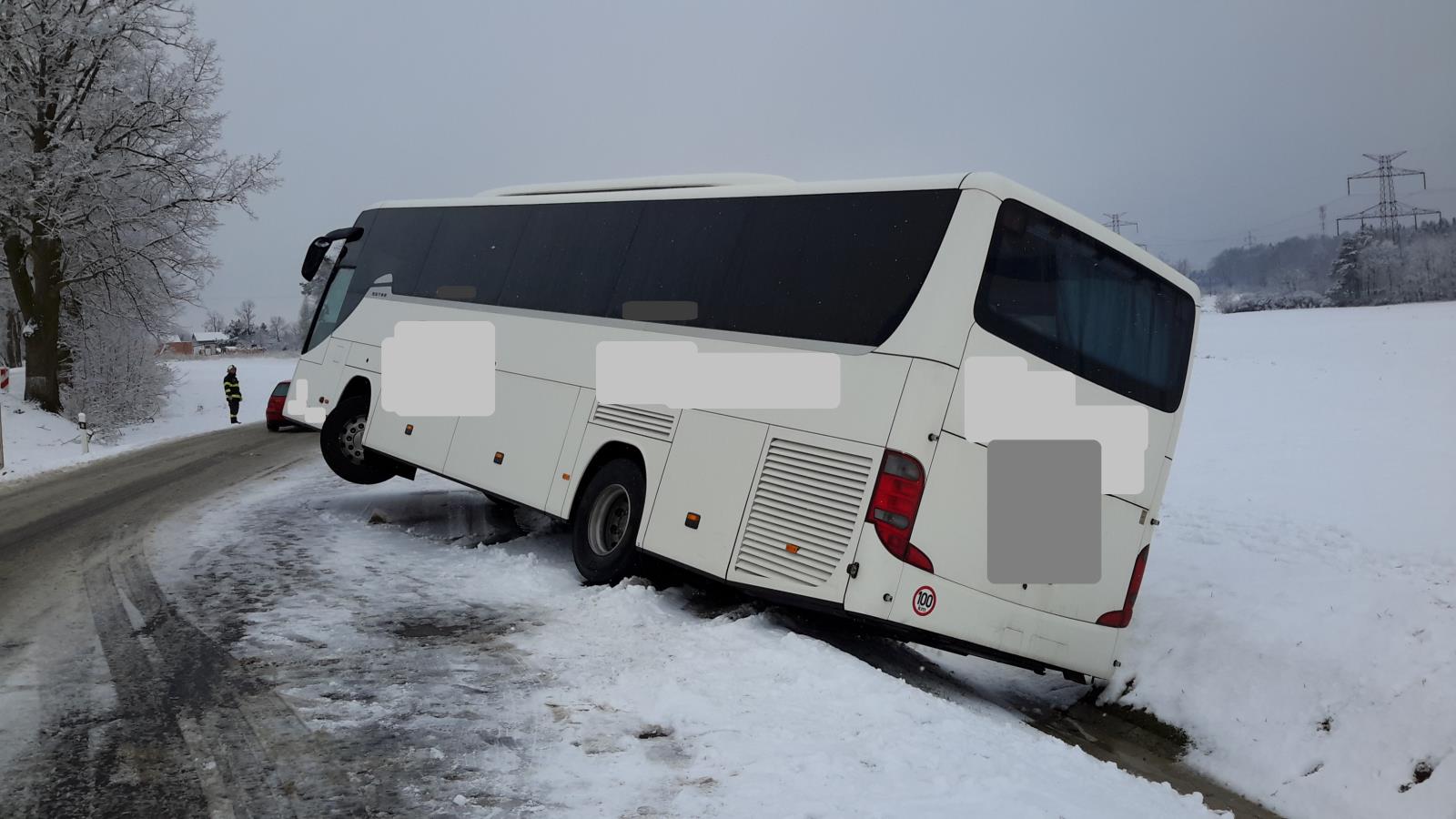 Dopravní nehoda autobusu, Ševětín - 20. 1. 2018 (3).jpg